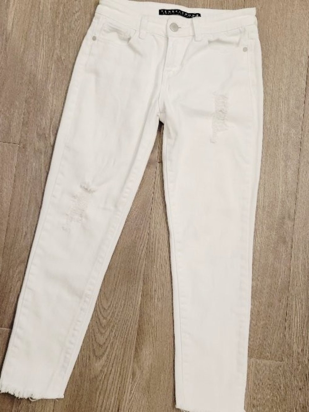 Tinseltown White Skinny Jeans with Subtle Distressing Sz. 3